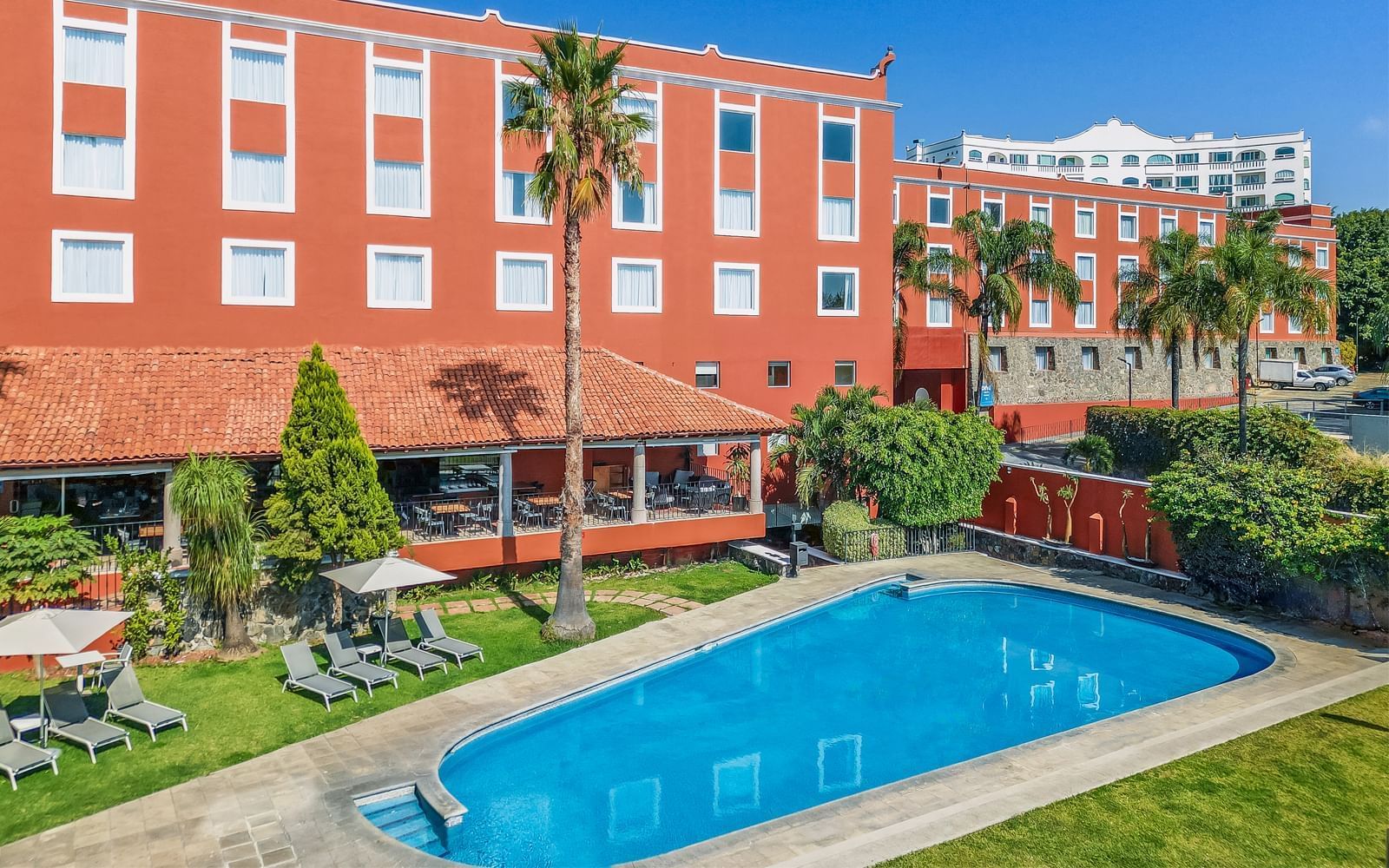 Fachada del Hotel Fiesta Inn