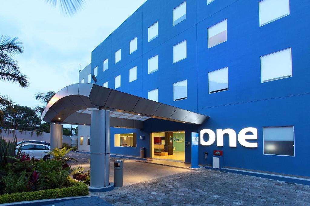 Fachada del Hotel One Cuernavaca